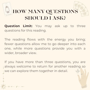 Puede incluir: Una tarjeta informativa beige con texto marr&oacute;n oscuro titulada HOW MANY QUESTIONS SHOULD I ASK? Indica un l&iacute;mite de tres preguntas por lectura, explicando que menos preguntas permiten mayor profundidad en cada una.