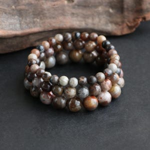 Armband med förstenat trä, armband med fossila stenar, handgjorda ädelstenssmycken, boho minimalistiskt armband, naturinspirerad gåva bild 5