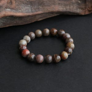 Armband med förstenat trä, armband med fossila stenar, handgjorda ädelstenssmycken, boho minimalistiskt armband, naturinspirerad gåva bild 2