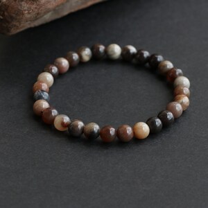 Armband med förstenat trä, armband med fossila stenar, handgjorda ädelstenssmycken, boho minimalistiskt armband, naturinspirerad gåva bild 4