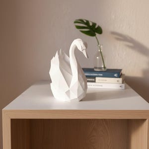 Escultura de cisne de baja poligonalidad, estatua geométrica de pájaro, decoración minimalista blanca. imagen 13