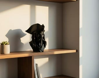 Low-Poly Pirate Bust: Geometric Nautical Shelf Decor