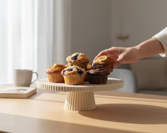 Soporte para pasteles moderno con pedestal, plato para postres acanalado, vajilla minimalista para la cocina.