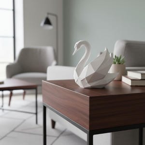 Escultura de cisne de baja poligonalidad, estatua geométrica de pájaro, decoración minimalista blanca. imagen 1