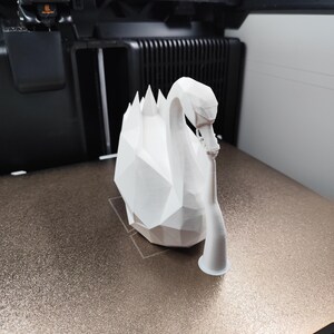 Escultura de cisne de baja poligonalidad, estatua geométrica de pájaro, decoración minimalista blanca. imagen 7
