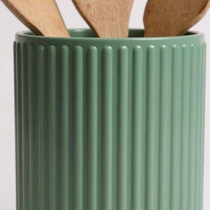Ribbed Utensil Holder Crock: Modern Kitchen Counter Organizer — lifestyle view, 3D printed home decor made in Malta