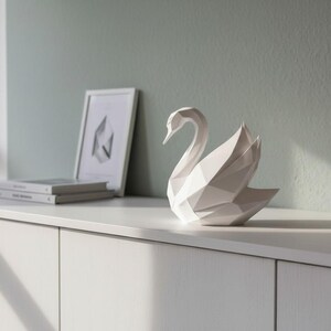 Escultura de cisne de baja poligonalidad, estatua geométrica de pájaro, decoración minimalista blanca. imagen 2