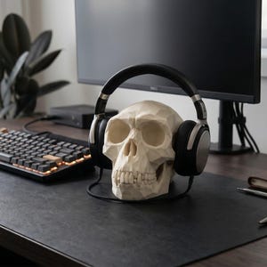 Low Poly Monkey Skull Headphone Stand – Geometric Sculpture, Gamer Desk Decor, PLA+ Plastic image 6