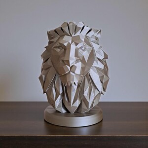 Löwenbüste im Low-Poly-Stil, geometrische Wildtierstatue, moderne Tierdekoration Bild 15
