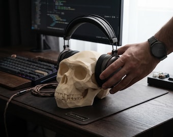 Soporte para auriculares con forma de calavera de mono de baja poligonalidad – Escultura geométrica, decoración para escritorio de jugador, PLA+ Plástico