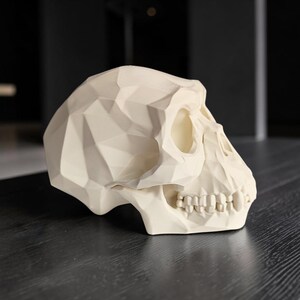 Low Poly Monkey Skull Headphone Stand – Geometric Sculpture, Gamer Desk Decor, PLA+ Plastic image 9