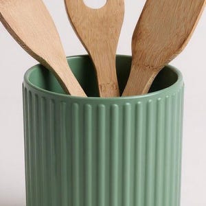 Ribbed Utensil Holder Crock: Modern Kitchen Counter Organizer — texture detail, 3D printed home decor made in Malta