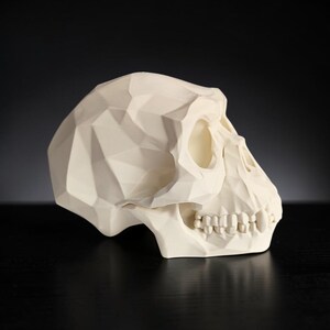 Low Poly Monkey Skull Headphone Stand – Geometric Sculpture, Gamer Desk Decor, PLA+ Plastic image 8