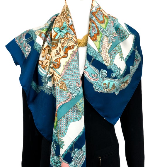 La Vallee de Cristal scarf 90