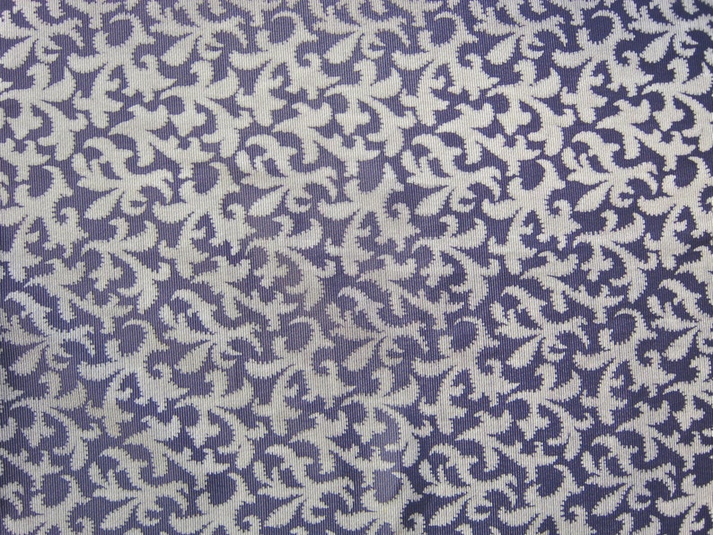 Ribbed Rare Vintage Deadstock Dress Material 7.55 Feet 2.3 Metres Dress Fabric Soft Drape Genuine 1940s Mauve and White Pattern