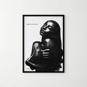 Sade Love Deluxe-tryck, svartvit musikväggkonst, ikonisk albumaffisch, soulsångerfotografi, fototryck av premium museikvalitet