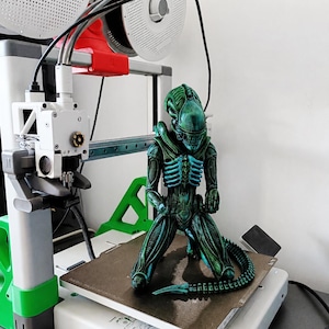 Alien Xenomorph Controller Stand | Hand Painted 3D Printed Gaming Holder | Xbox & PS5 Controller Display | Sci-Fi Gamer Gift