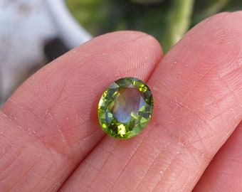 9.4x7.6mm Faceted Oval Cut Natural Gemstone Peridot 2.50ct. WHOLESALE PRICING