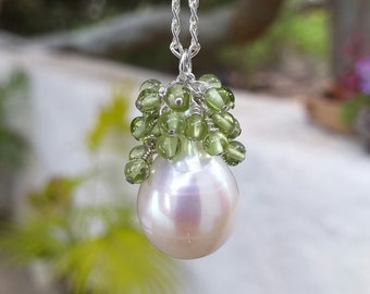 Keshi Pearl Baroque and Peridot Cluster 925 Silver Pendant Necklace, White Keishi Pearl Pendant, Peridot Cluster Pendant, June Birthstone