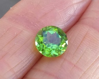 8.0mm Faceted Round AA Grade Natural Gemstone Peridot / 1 Piece  WHOLESALE PRICING