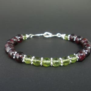 Gemstone Peridot 5.5mm Round Bead and Garnet Gemstone 7mm Round Beads 925 Sterling Silver Bracelet, January - August Birthstone