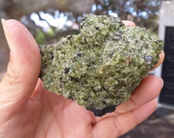 希少な天然原石ペリドット・オリビン火山性鉱物標本（母岩付き）、229