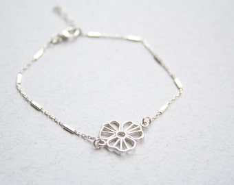 Sterling Silver flower bracelet, Dainty flower bracelet, Delicate silver bracelet, Silver bridesmaid bracelet, Bridesmaid flower bracelet