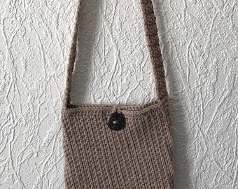 Taupekleurige handtas met knoopsluiting