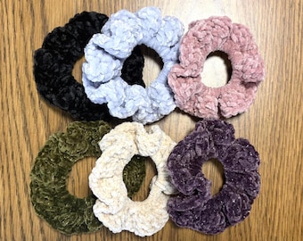 Handgemaakte gehaakte haarelastiekjes - fluweel, glinsterend, verkrijgbaar in verschillende kleuren.