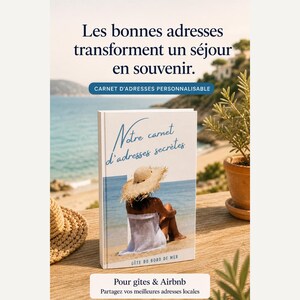 Peut inclure: Un livre blanc intitulé Notre carnet d'adresses secrètes avec une photographie d'une personne portant un chapeau de paille et une tunique blanche assise sur une plage. La couverture inclut le texte GÎTE DU BORD DE MER et Les bonnes adresses transforment un séjour en souvenir.
