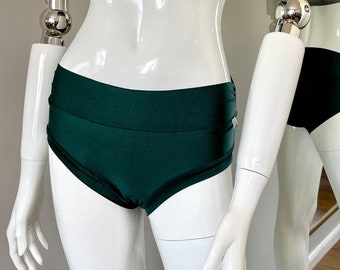 SHORTS  emerald green