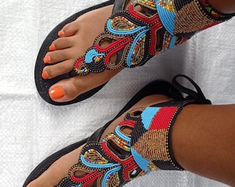 Handgefertigte Maasai-Ledersandalen mit Perlenbesatz | Boho-Sommerschuhe für Damen