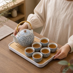 Gongfu-teset i porslin med bambubricka, blå blommig tekanna och 6 koppar, presentset för teceremonier för teälskare