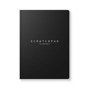 Op de afbeelding: Een zwart notitieboek met een matte afwerking voorzien van de witte tekst SCRATCHPAD en de kleinere tekst For developers gecentreerd op de voorzijde. Het notitieboek heeft een strak, rechthoekig ontwerp met een rug aan de linkerzijde.