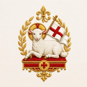 Puede incluir: Un parche bordado que muestra un cordero blanco con un halo dorado, descansando sobre un cojín rectangular rojo. El cordero sostiene una bandera blanca con una cruz roja. El diseño está enmarcado por ramas de laurel doradas y una flor de lis.