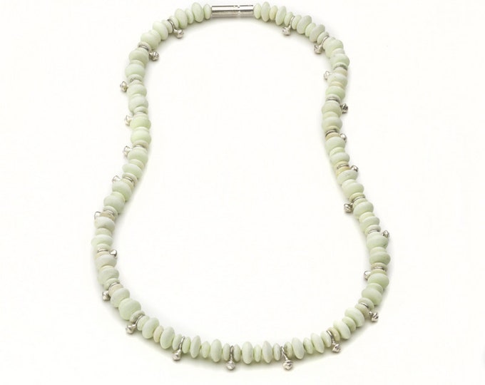 Chain, 925/000 silver, lemon chrysoprase, delicate green.