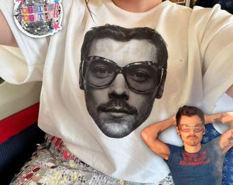 ハリー・スタイルズのメガネTシャツ、ヴィンテージポートレートTシャツ、90年代オーバーサイズグラフィックシャツ、ポップミュージックコンサートグッズ、ファンギフト