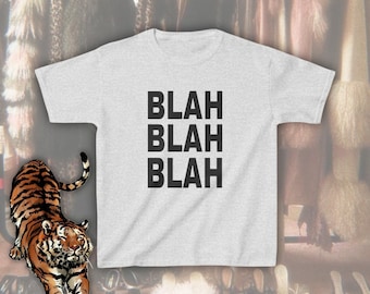 blah blah baby tee y2k スローガンシャツ、90年代風クロップトップ、アイコニックなステートメントグラフィックTシャツ、クールガールレトロテキストTシャツ