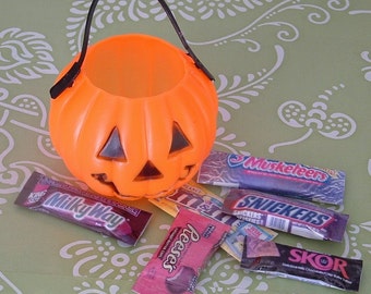 Halloween Trick or Treats Bucket of Six Candy Bars for 18 Inch Dolls