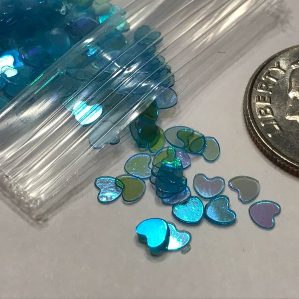 Tiny green/blue iridescent heart confetti , 3 mm (32)