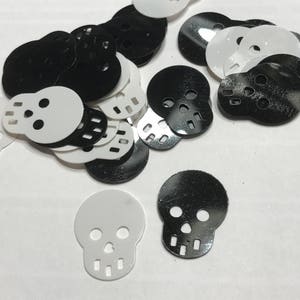 20 assorted skeleton face confetti / sequins , 15 x 18 mm (38)