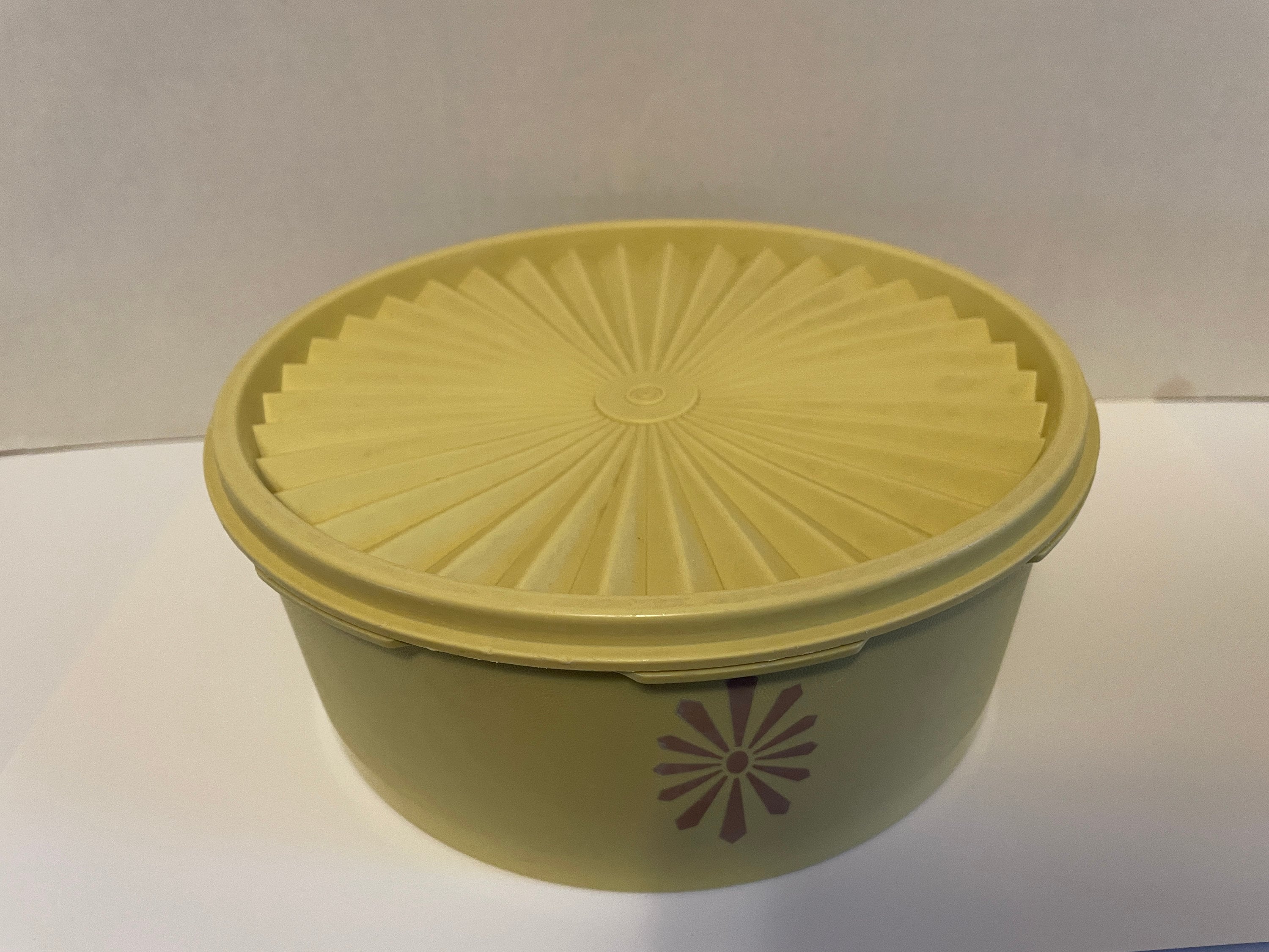 2 Extra Large TUPPERWARE 274-5 BOWL Seal Tight Lid 20 CUPS YELLOW Fix n Mix
