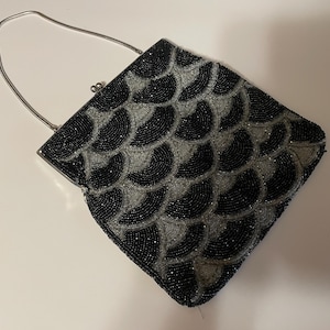 Bolso de noche antiguo con cuentas, Alemania, 18 x 18 cm (AA3)