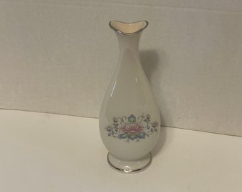 Lenox Flower Vase Vintage, 7 inches tall (RR)