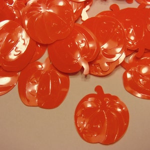 about 30 pieces of orange pumpkin confetti , 17 mm (9)