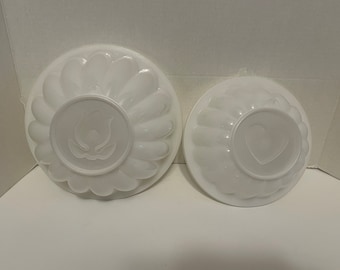 Tupperware Jell-O molds, white, 8 and 9 inch, pre-owned