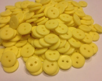 25 yellow 2 hole acrylic buttons, 13 mm (28)