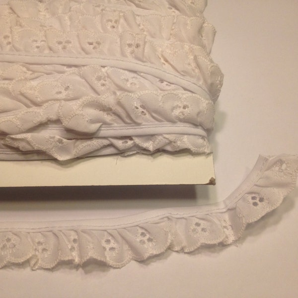 2 yard vintage lace, white color, 25 mm wide (BB1/9)