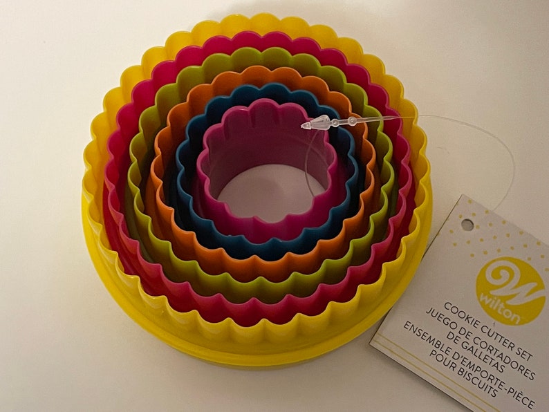 Wilton Cookie Cutter - Thumbnail 5