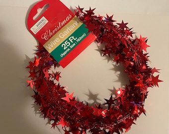 25 feet of shiny red star garland, (BR41)